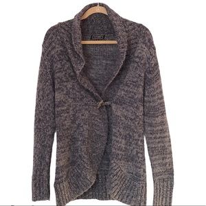 Cardigan with shades of blue and toggle closure